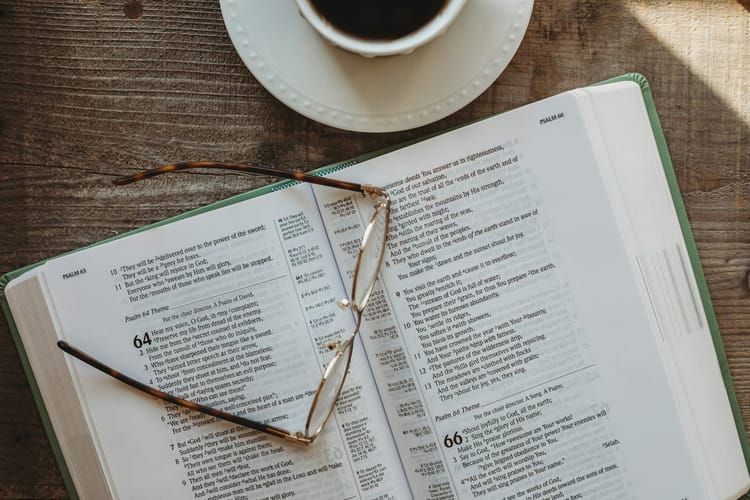 Bibliatanulmány: Őbenne élni